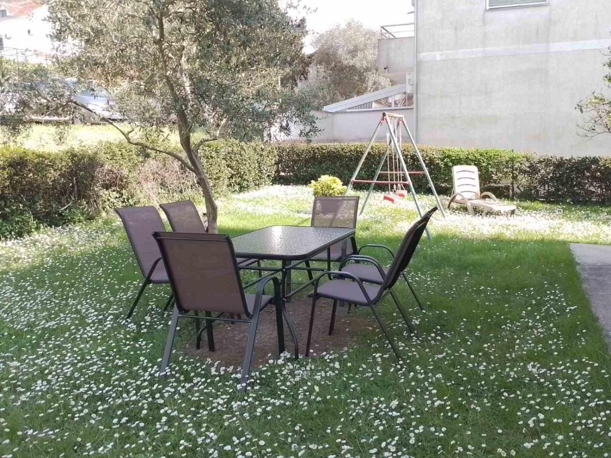 Ioannis Apartments 티바트 외부 사진