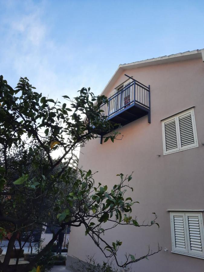 Ioannis Apartments 티바트 외부 사진