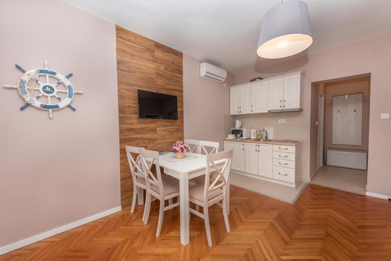 Ioannis Apartments 티바트 외부 사진