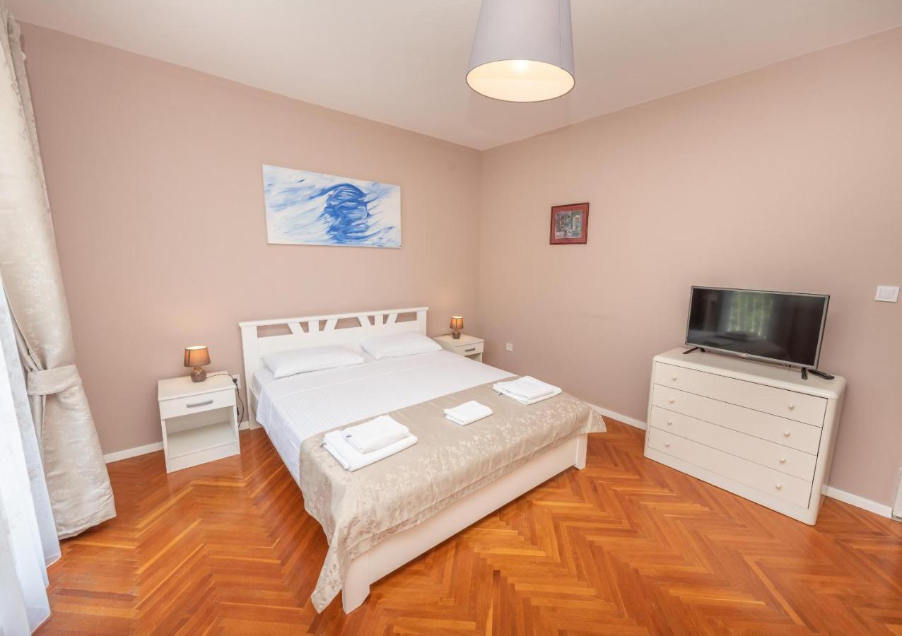 Ioannis Apartments 티바트 외부 사진