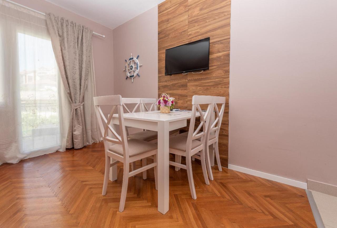 Ioannis Apartments 티바트 외부 사진