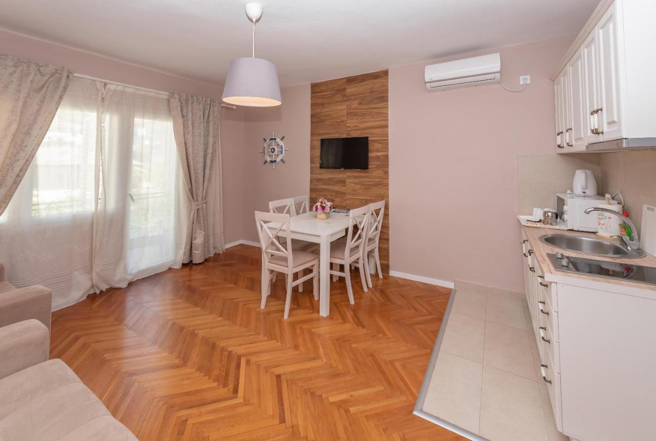 Ioannis Apartments 티바트 외부 사진