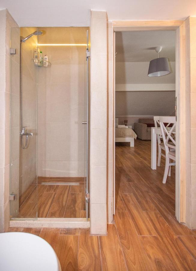 Ioannis Apartments 티바트 외부 사진