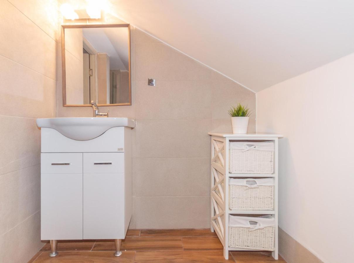 Ioannis Apartments 티바트 외부 사진
