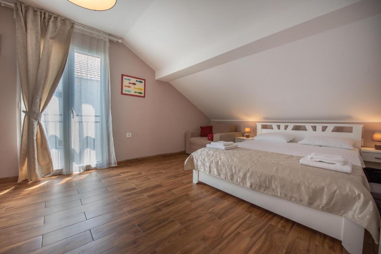 Ioannis Apartments 티바트 외부 사진
