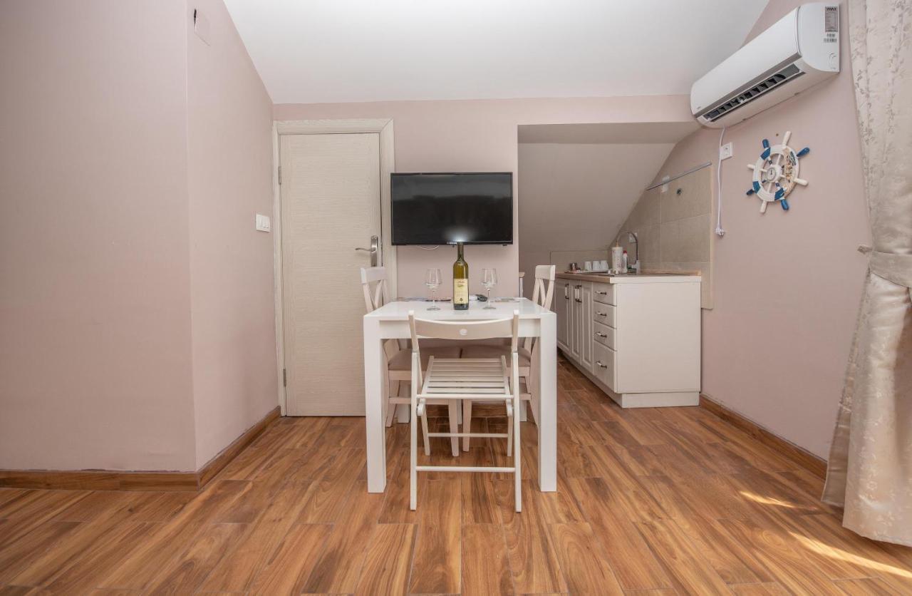 Ioannis Apartments 티바트 외부 사진