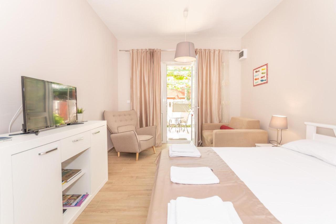 Ioannis Apartments 티바트 외부 사진
