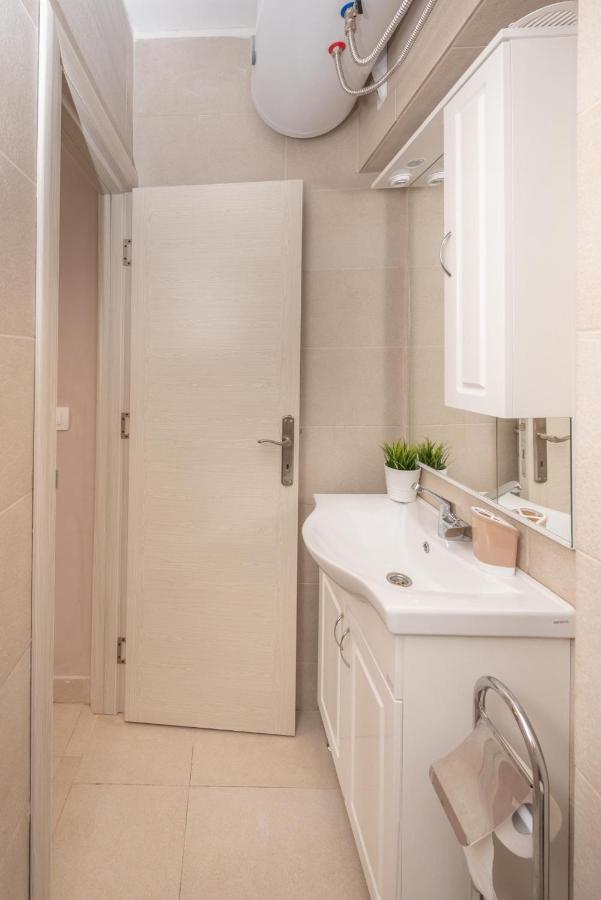 Ioannis Apartments 티바트 외부 사진