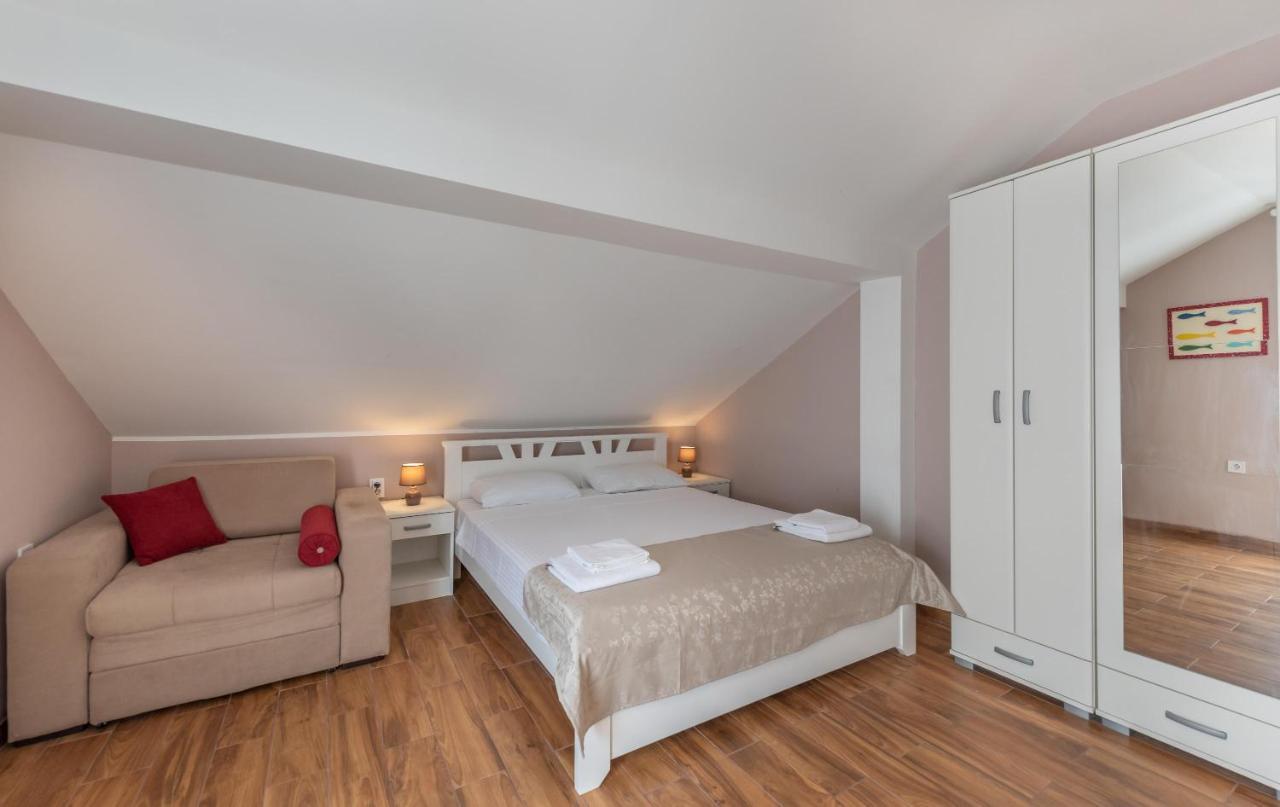 Ioannis Apartments 티바트 외부 사진